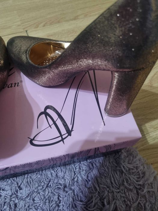 Pantofi femei noi in cutie