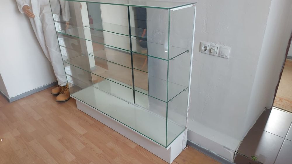 ветринный стол стеклянный