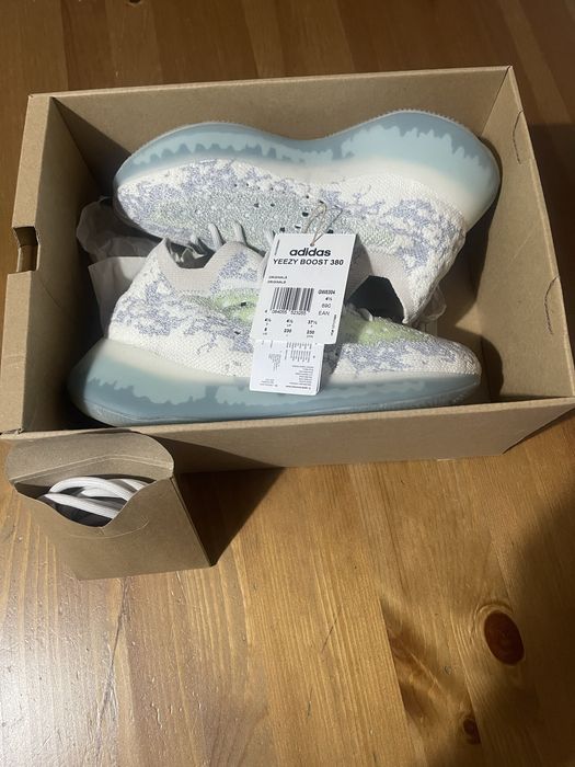 Vand Yeezy Boost 380