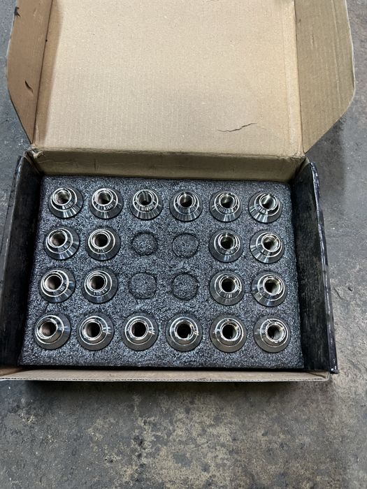 20 бр оригинални гайки за Форд