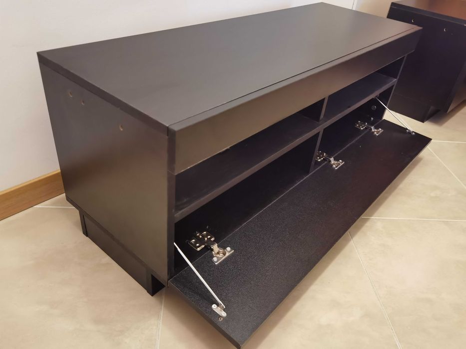 Продавам 2бр ТВ шкафове