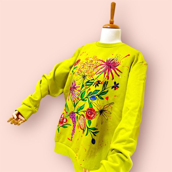 Суитшърт с флорални мотиви