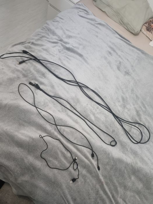 Ps 4 +2 manete + 3 jocuri