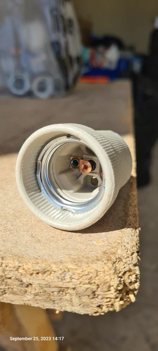 Dulie, fasung ceramic pentru bec