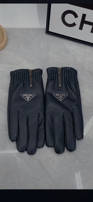 Mănuși Prada, model 2026