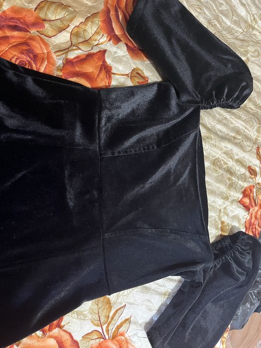 Продам черное платье бархатное