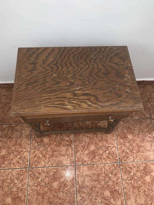 Comoda cu sertar din lemn si suport de ziare/reviste