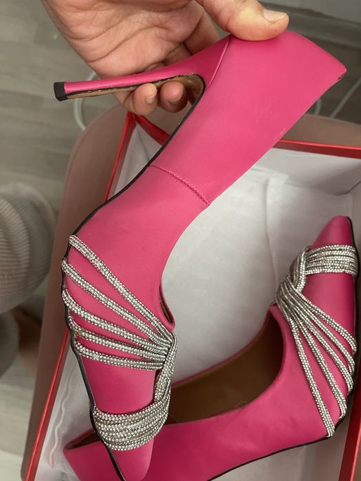 Новый туфли продается 5000 тг