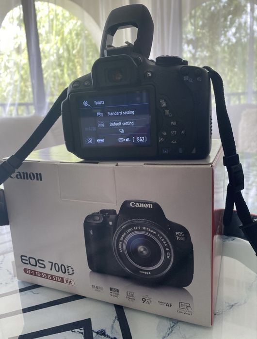 Canon EOS 700D фотоапарат