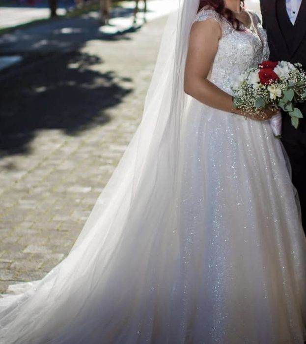 Vand rochie de mireasa si nasa