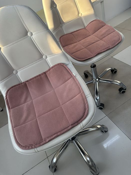 Два стула, подставка в подарок