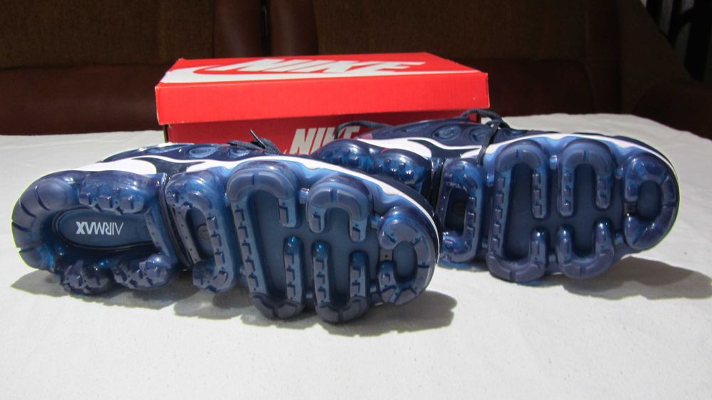 Adidasi Nike Air Vapormax Plus marimea  42 noi in cutie