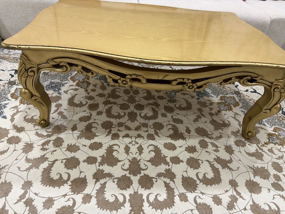 Jurnal stol sotiladi