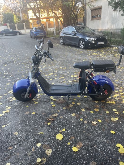 Scuter electric albastru