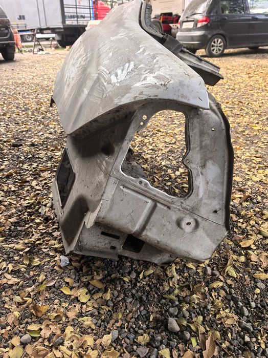 Крыло заднее левое Мерседес 220 лиса