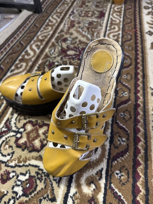 продаю тапочки панталет 39 размер модные спортивные цена 200 000 сум у