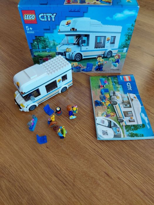 Lego каравани, LEGO Friends, Мобилен дом 41735, LEGO City Пингвинскибус 60384, LEGO City Кемпер за ваканция 60283, LEGO City Камион за сладолед 60253