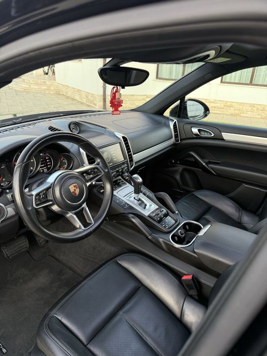 Porsche Cayenne 3.0 Diesel Facelift 2016 Chrono Panorama Full Led Bose Suspensie Incalzire Volan JetBlack R22