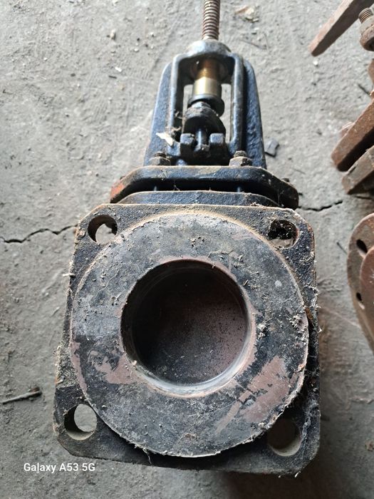 Продам две задвижки