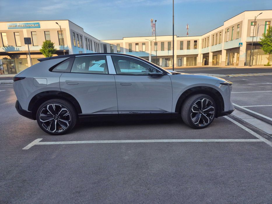 Mazda EZ-60 2025 Hybrid  200 Max Мазда