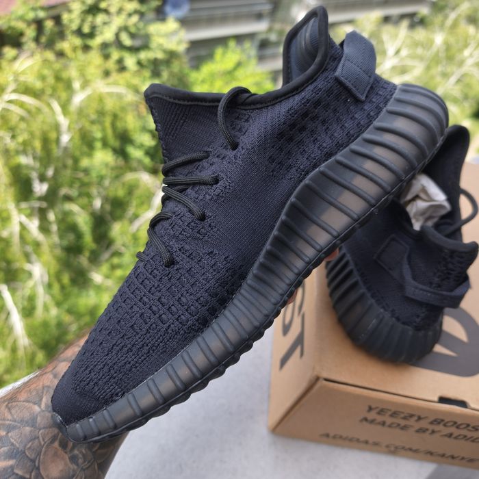 Adidas Yeezy Boost 350 V2  42/44
'ONYX'