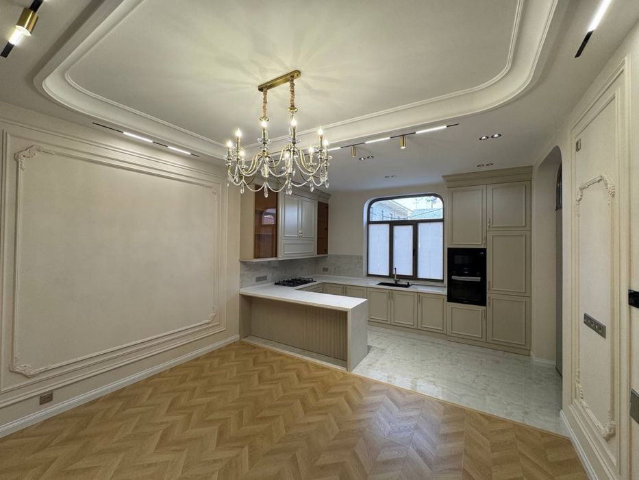 4 қаватли 2 та террасали 7 хонали 330 квадратли енги хонадон сотилади