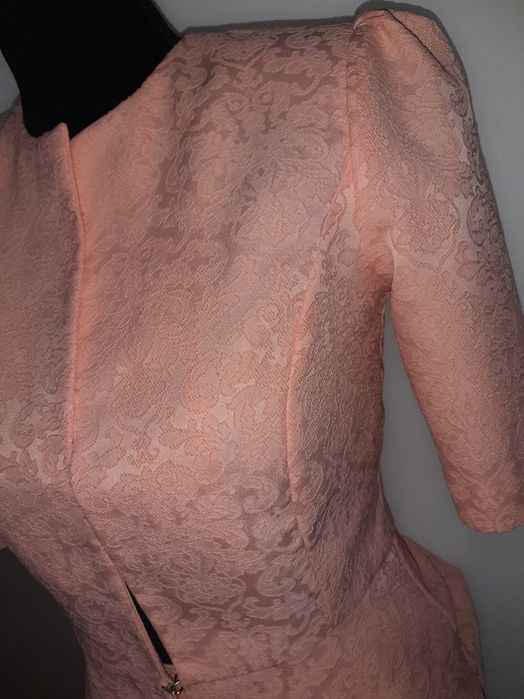 Costum roz FOFY brocart baroc superb