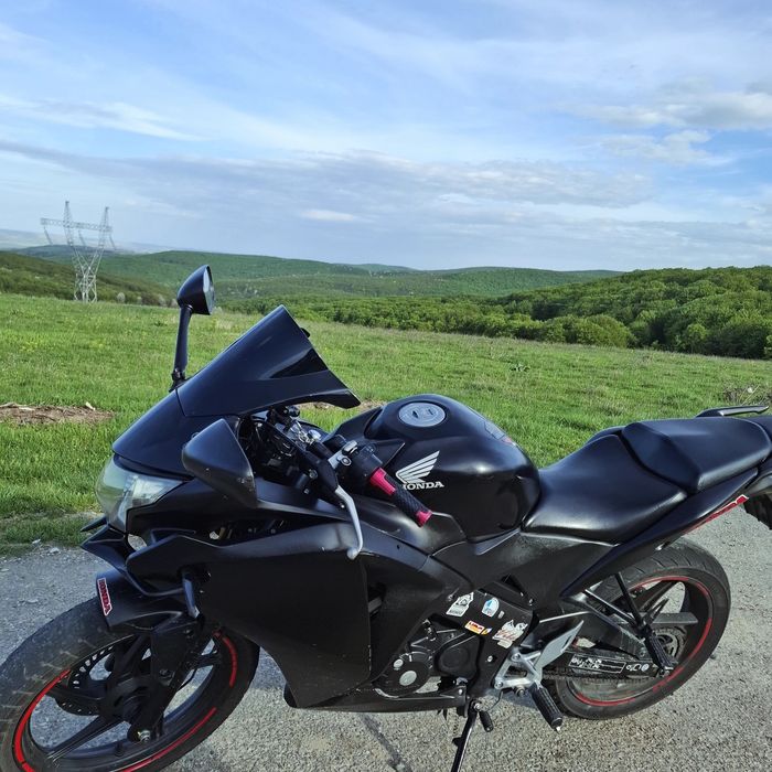 Vand Honda cbr 125 r an 2011