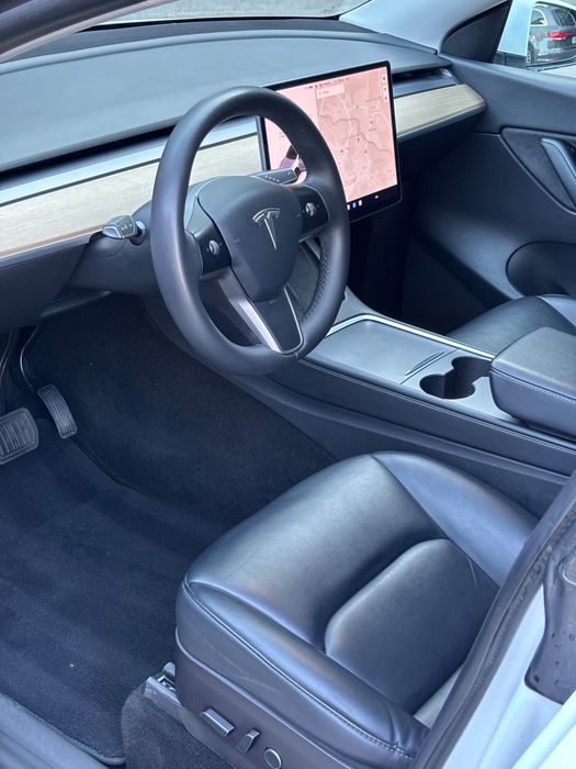 Tesla model Y , Standard Range