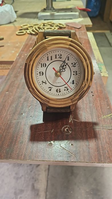 Продаю часы деревянные