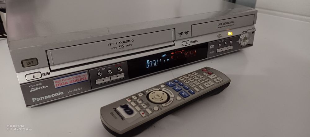 Panasonic combo VHS-DVD recorder in stare perfecta cu telecomanda