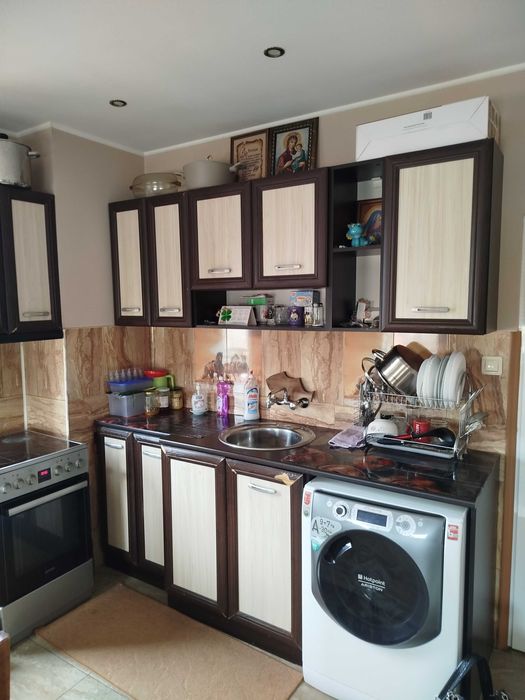 Продавам двустаен апартамент,център