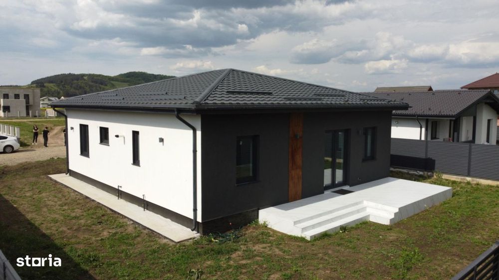 Casă/Vilă cu 4 camere de vânzare - Sampetru, zona Dealul Lempes