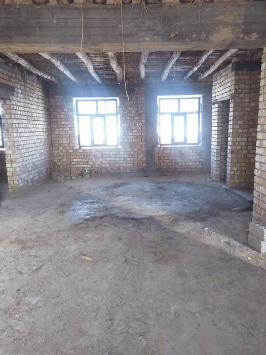 Уч қахрамонда каропка сотилади тўрт ярим сотка 7-10 хоналик