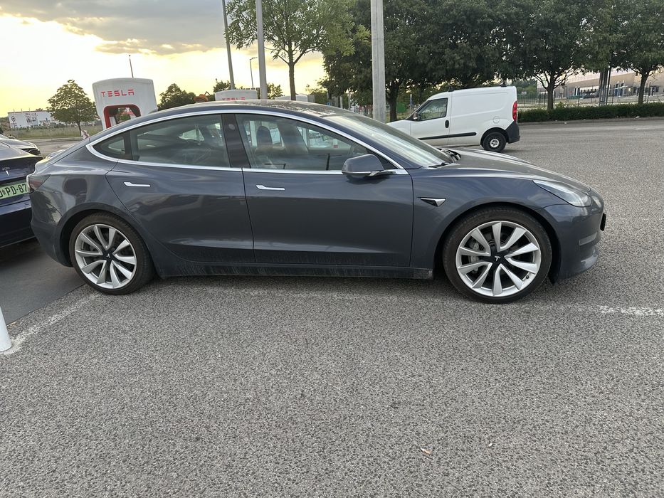Tesla model 3 long range