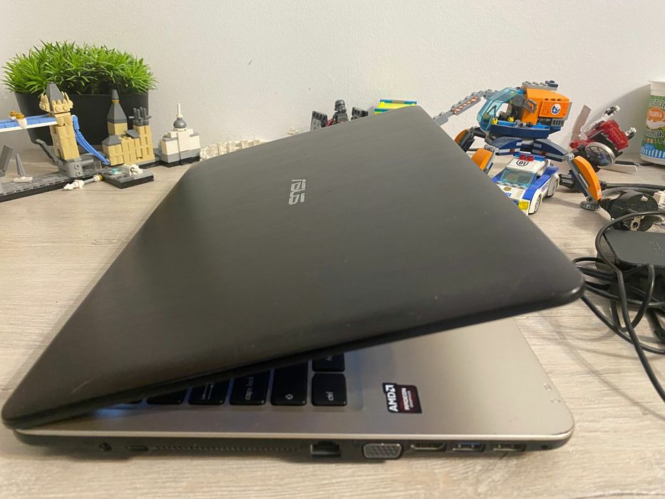 ASUS SonicMaster AMD QuadCore/OZU 4GB/SSD