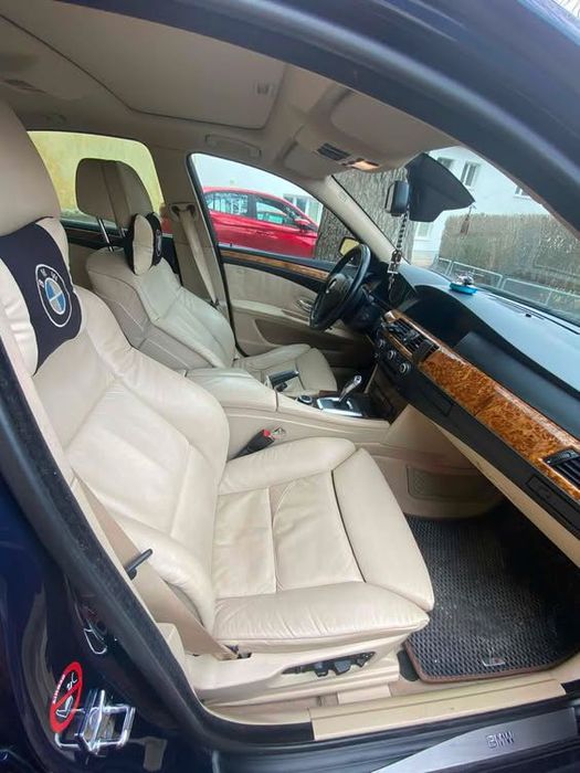 Vând BMW E60 523i an 2008 albastru