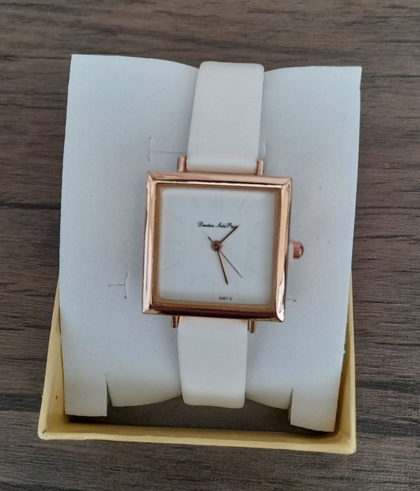 Дамски елегантен часовник