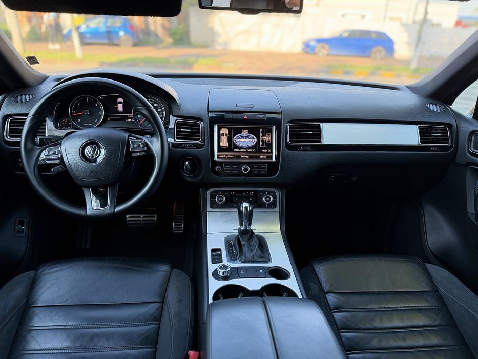 • Volkswagen Touareg 2012 / 3.0 Diesel / 4 Motion 4x4 - Parc Auto / RATE / Garanție •