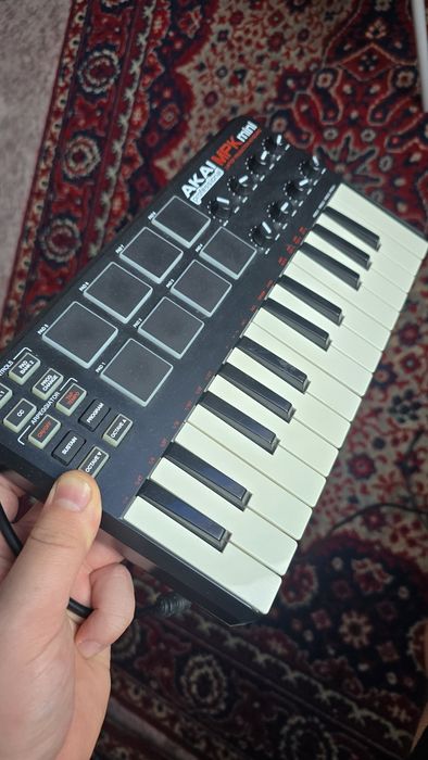 Midi клавиатура Akai mpk mini