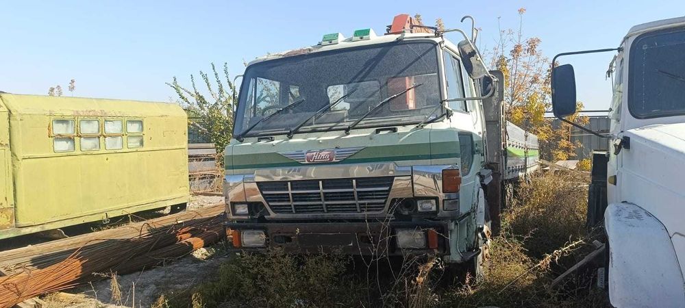 Грузовик манипулятор