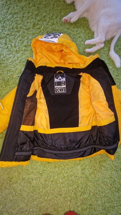 Geacă ski purtată de câteva ori