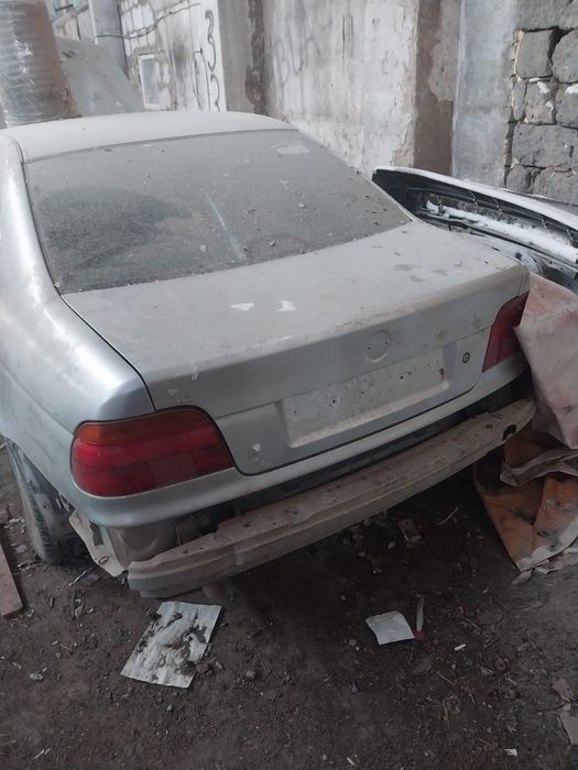 Продам BMW по запчастям