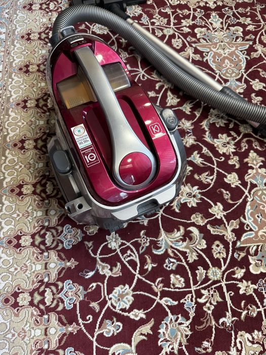 Продается пылесос LG