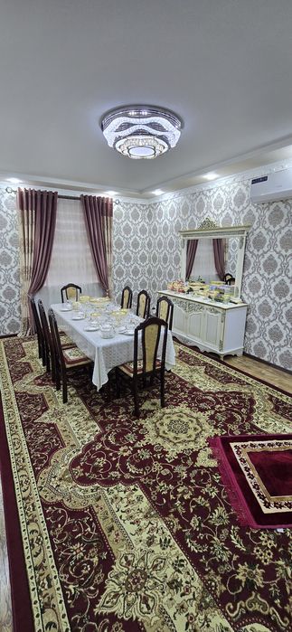 Стол и стулья 8 штук в отличном состоянии