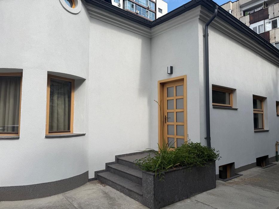 Casa de vanzare in centru la doar 5 minute de mers pe jos de UMF