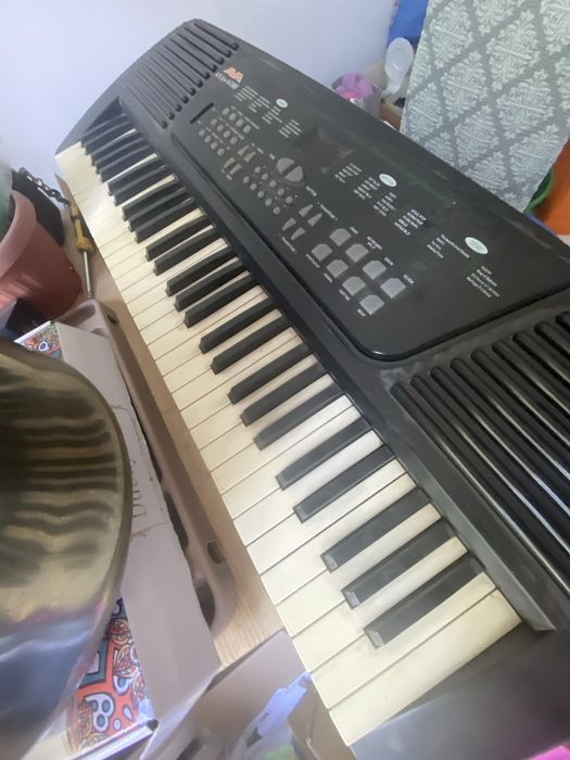 Синтезатор AVA типа пианино