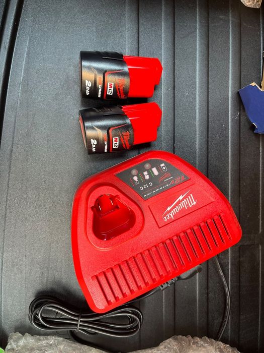 Foarfeca pentru taiat ramuri crengi Milwaukee M12 BLPRS-202, fara perii, 12V, pentru taiat ramuri pana la 32 mm