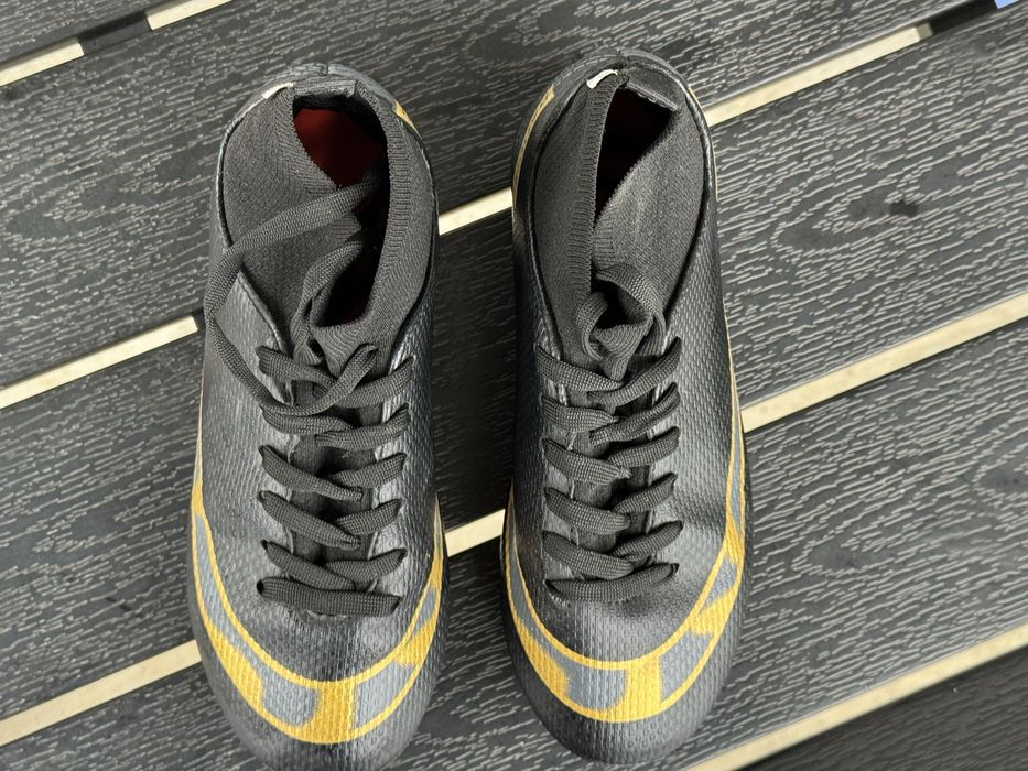 Бутонки за футбол