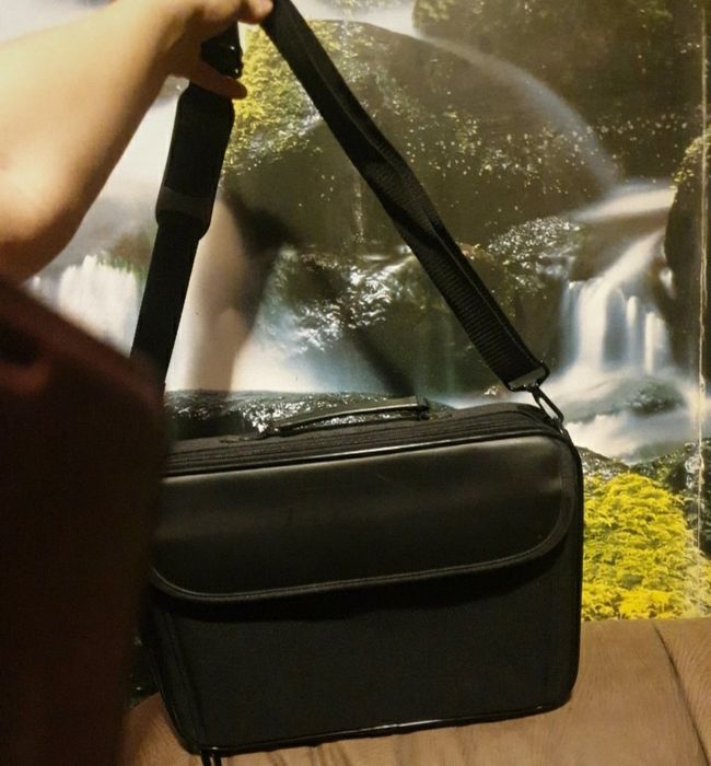 Geanta laptop noua, nebranduita